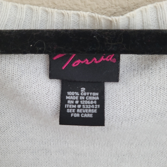 White and black cute sweater - Picture 4 of 4